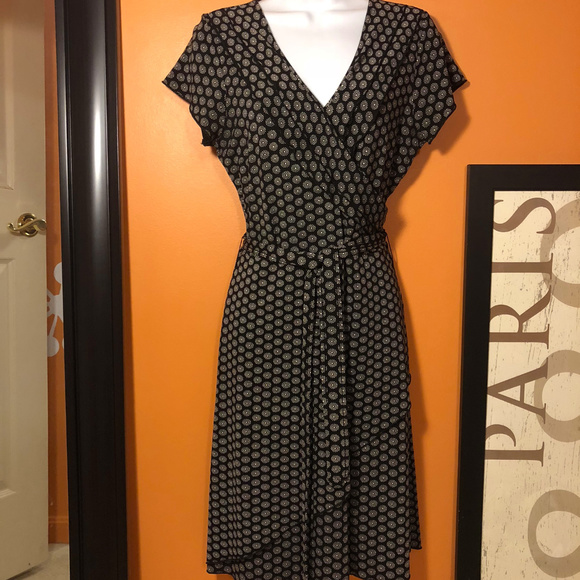 GAP Dresses & Skirts - Gap print wrap dress with rufles and belt